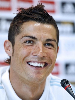 Cristiano Ronaldo hairstyle in a press conference