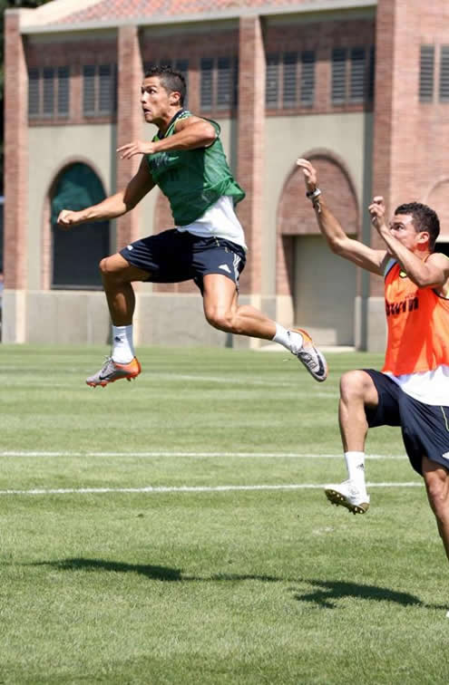 CR7 showing his impulsion power when jumping