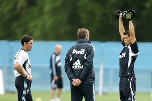 cristiano-ronaldo-lifting-weights.jpg