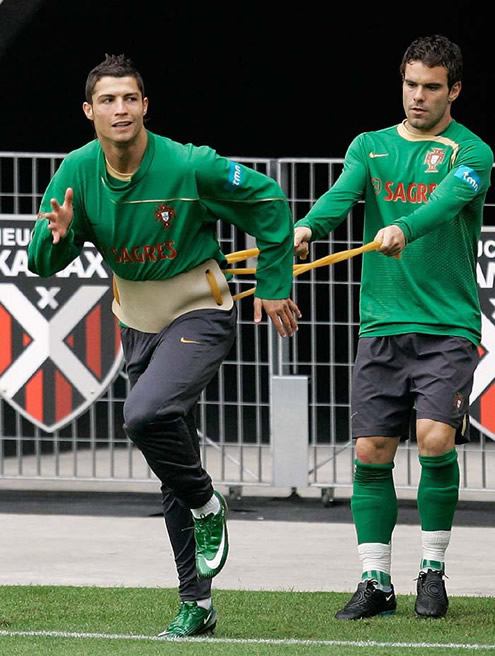 Cristiano Ronaldo está fazendo um exercício de broca Sprint