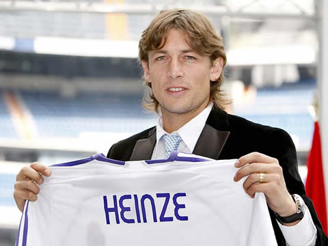Gabriel Heinze presentation photo as a Real Madrid player