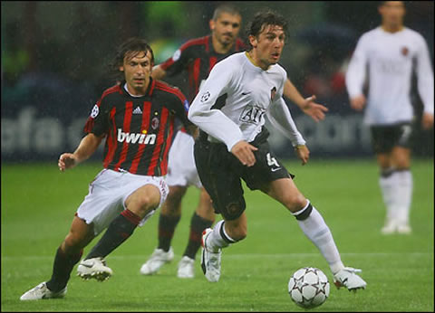 Gabriel Heinze playing for Manchester United, during a game against AC Milan in the UEFA Champions League