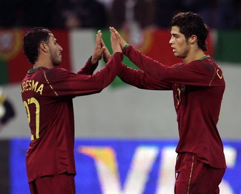 Quaresma saluting and greeting Cristiano Ronaldo, touching each other hands, in the Portuguese National Team