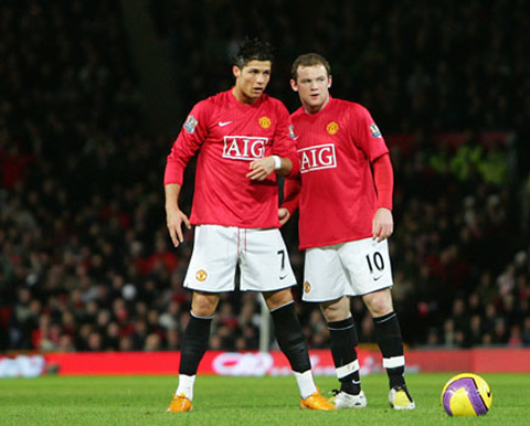 Wayne Rooney and Cristiano Ronaldo talking and discussing who should take the free kick in Manchester United