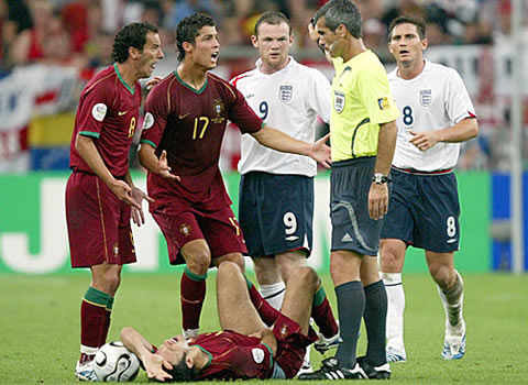 Cristiano Ronaldo fight near Rooney, telling the referee to act disciplinary against Rooney in Portugal vs England match in the World Cup 2006