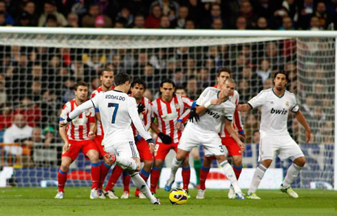 Cristiano Ronaldo free-kick goal in Real Madrid 2-0 Atletico Madrid in La Liga 2012-2013, from a backview perspective