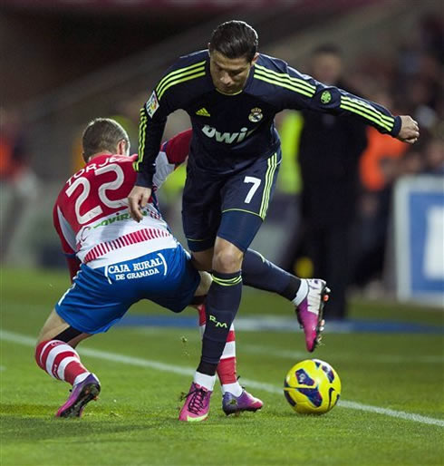 Cristiano Ronaldo backheel dribble in Granada 1-0 Real Madrid, for La Liga 2013