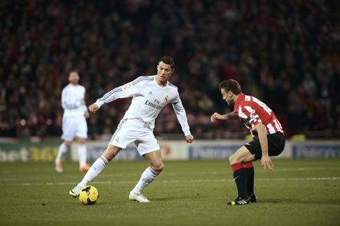 Cristiano Ronaldo in control of the football, in Athletic Bilbao vs Real Madrid