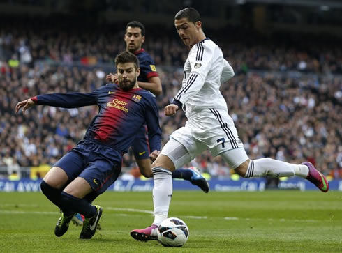 Cristiano Ronaldo left-foot strike, during Real Madrid 2-1 Barcelona, for La Liga 2013