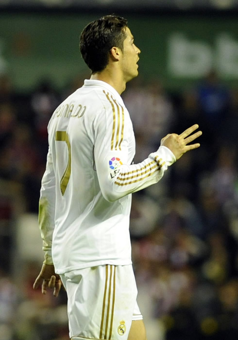 Cristiano Ronaldo making the number 3 hand gesture in San Mamés, responding the the fans in the crowd provocations, as Real Madrid beat Athletic Bilbao by 0-3