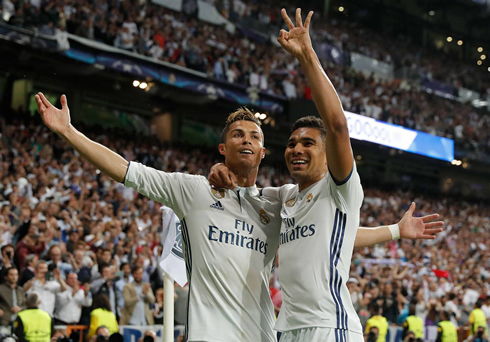 Casemiro marks Cristiano Ronaldo hat-trick by lifting 3 fingers in the air