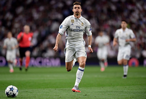 Cristiano Ronaldo sprinting at full throttle in Real Madrid vs Atletico in 2017