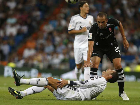 Cristiano Ronaldo suffers a foul and gets injured in Real Madrid vs Granada, in 2012