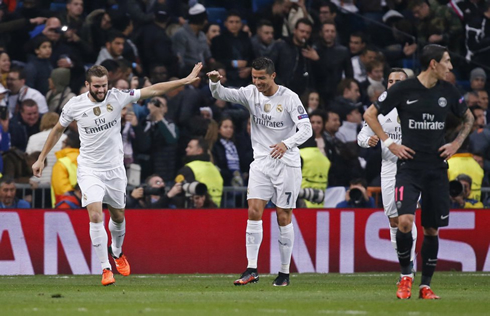 Cristiano Ronaldo congratulates Nacho for his goal in Real Madrid vs PSG
