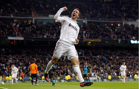 Gonzalo Higuaín in Real Madrid 5-0 Espanyol, at the Santiago Bernabéu