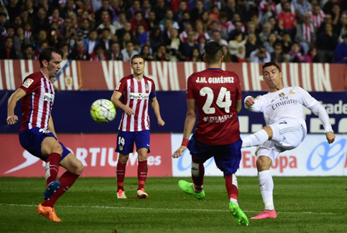 Cristiano Ronaldo weak shot, as Diego Godin and Giménez close down on him