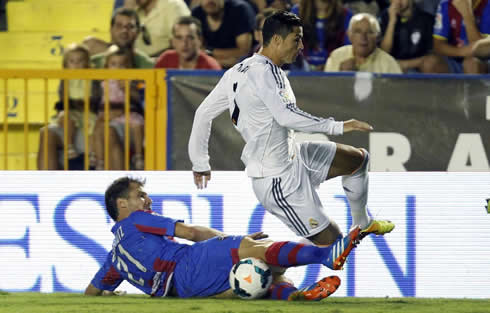 Cristiano Ronaldo being fouled in Levante vs Real Madrid, for La Liga 2013-2014