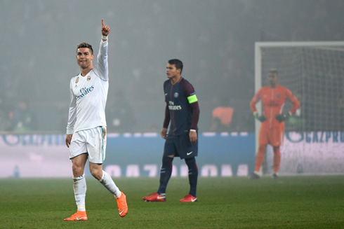 Cristiano Ronaldo scores and decides the game in Madrid's favor in Paris