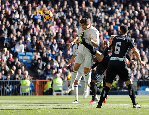 Cristiano Ronaldo scores from a header in Real Madrid 5-0 Granada