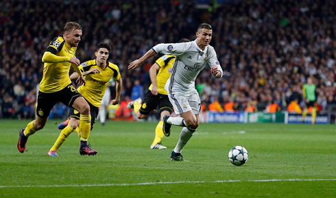 Cristiano Ronaldo running after the ball in Real Madrid vs Borussia Dortmund in 2016