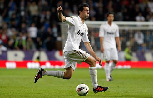 Alvaro Arbeloa doing tricks in a Real Madrid game in 2012