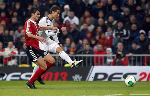 Cristiano Ronaldo left-foot strike and hat-trick completion, in Real Madrid 4-0 Celta de Vigo, in 2013