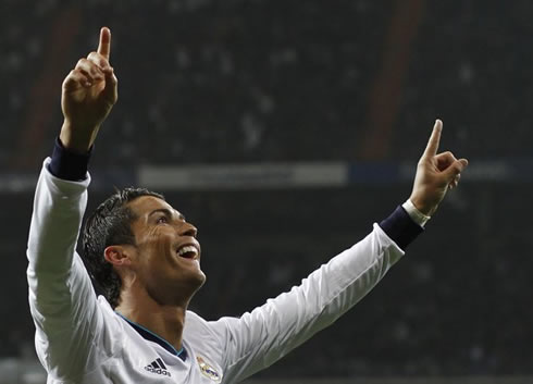 Cristiano Ronaldo with his two fingers raised and pointing them to the sky, in Real Madrid 4-0 Celta de Vigo, at the Copa del Rey 2013