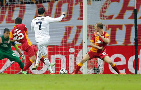 Cristiano Ronaldo second goal in Galatasaray 3-2 Real Madrid, sending Real Madrid through to the Champions League semi-finals in 2013