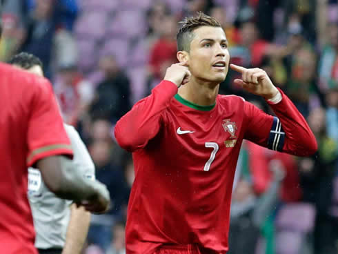 Cristiano Ronaldo saying to the Croatian fans that he can't hear them, in Portugal 1-0 Croatia, in 2013