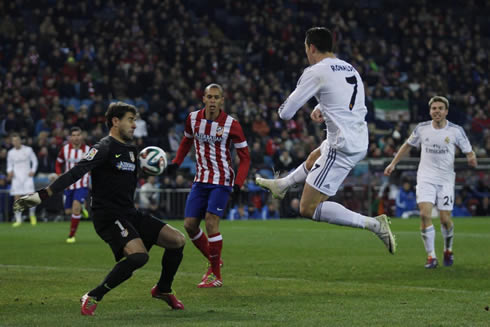 Cristiano Ronaldo shooting the ball completely in the air, in Atletico vs Real Madrid