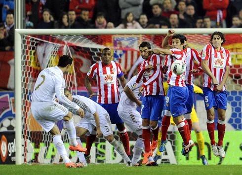 Cristiano Ronaldo free-kick goal in Atletico Madrid vs Real Madrid, for La Liga 2012