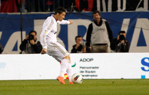 Cristiano Ronaldo perfect free-kick shot in Atletico Madrid vs Real Madrid