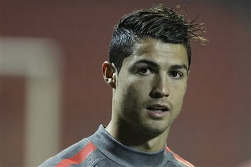 Cristiano Ronaldo Games on Cristiano Ronaldo Nice Haircut And Hairstyle  While Training In Bosnia