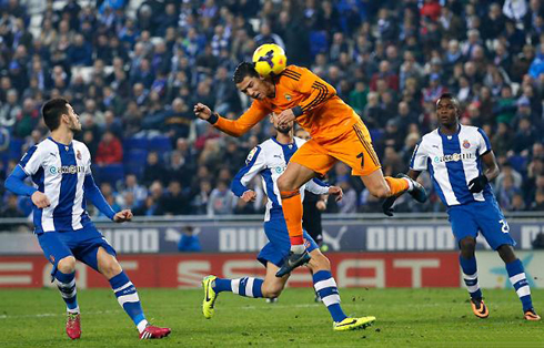 Cristiano Ronaldo heading a ball with his shoulder, in Espanyol 0-1 Real Madrid