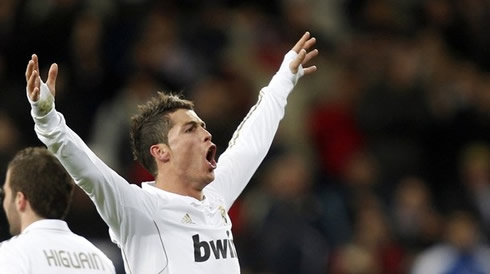 Cristiano Ronaldo stretches his arms to the Santiago Bernabéu crowd, in Real Madrid vs Levante in 2012