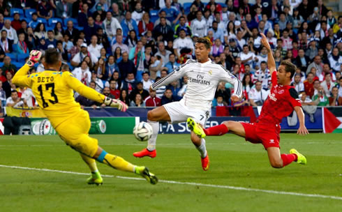 Cristiano Ronaldo finishing touch as he scored the first goal in Real Madrid vs Sevilla, in Cardiff