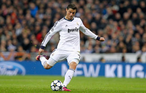 Cristiano Ronaldo taking a free-kick during the Real Madrid game against Manchester United, in the UEFA Champions League 2013