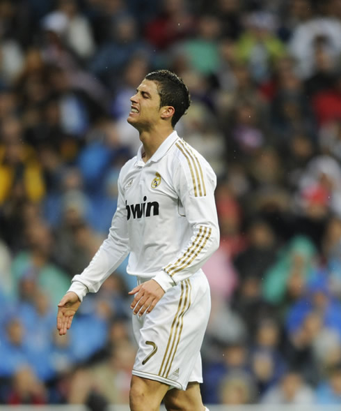 Cristiano Ronaldo closing his eyes after a being close to score in a Real Madrid game i 2012