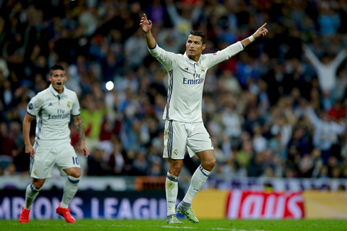 Cristiano Ronaldo raises his two arms after scoring from a free-kick at the Bernabéu