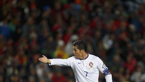 Cristiano Ronaldo giving instructions to his teammates, during Portugal 1-0 Armenia