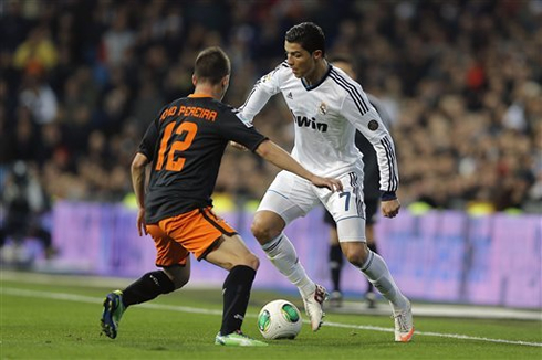 Cristiano Ronaldo dribbling João Pereira, in Real Madrid 2-0 Valencia, for the Copa del Rey in 2013