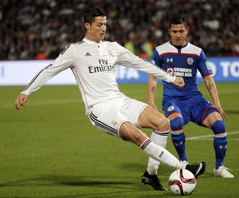 Cristiano Ronaldo stopping his run to control the ball