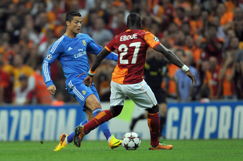 Cristiano Ronaldo takes on Eboué, in Galatasaray vs Real Madrid, in 2013