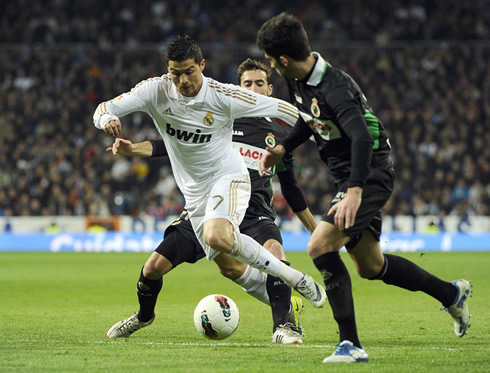 Cristiano Ronaldo dribbles two defenders but gets tackled on his right leg, in La Liga 2012