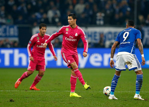 Cristiano Ronaldo no-look pass in Schalke vs Real Madrid