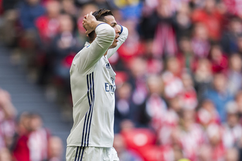 Cristiano Ronaldo holding his head after Real Madrid misses a good chance vs Athletic Bilbao