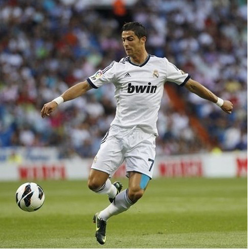 Cristiano Ronaldo playing at the Santiago Bernabéu, in Real Madrid 3-2 Manchester City, for the UEFA Champions League 2012-2013