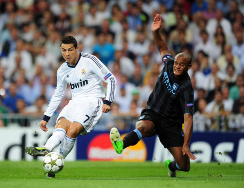 Cristiano Ronaldo right-foot strike in Real Madrid vs Manchester City, just after dribbling Vincent Kompany, at the UEFA Champions League 2012-2013