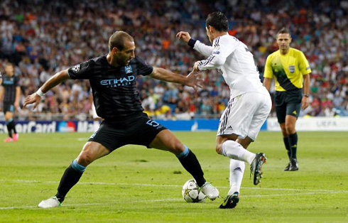 Cristiano Ronaldo dribbling Zabaleta before scoring the winner, in Real Madrid 3-2 Manchester City, at the UEFA Champions League 2012-2013
