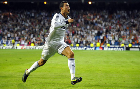 Cristiano Ronaldo sprinting before starting to slide on his knees, on his latest Real Madrid goal celebration against Manchester City, at the UEFA Champions League 2012-2013
